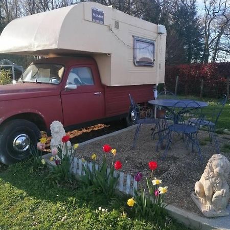 Le Pick Up 403 Vintage Hotel Oradour-sur-Glane Luaran gambar