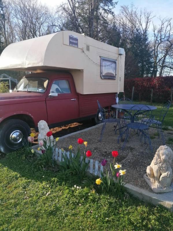 Le Pick Up 403 Vintage Hotel Oradour-sur-Glane Luaran gambar